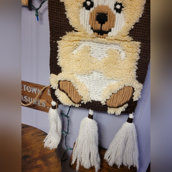 Vintage Handcrafted Bear latchhook Wall Hanging with Tassels - Picture 4 of 7